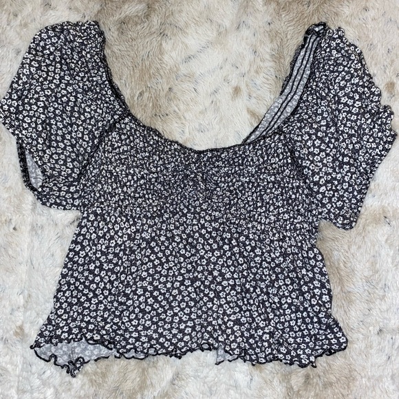 Urban Outfitters Angelo Smocked Bodice Top in Black Floral - Picture 4 of 4